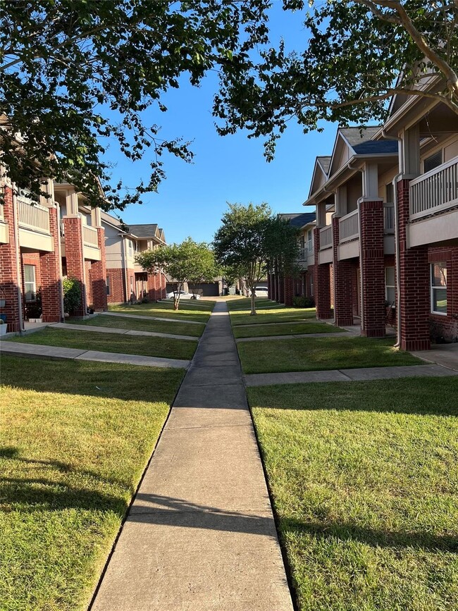 Building Photo - 1619 Townhome Ln