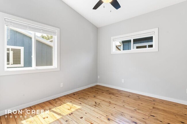 Building Photo - 52 W Cascade St