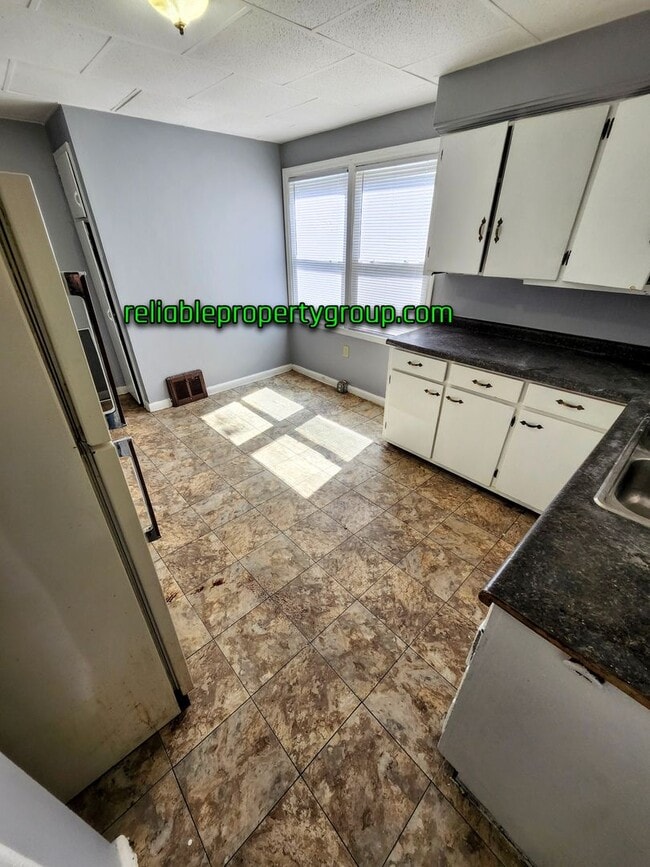 Building Photo - New Listing - Fort Wayne
