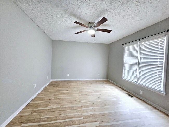 Building Photo - Town Of Springlake