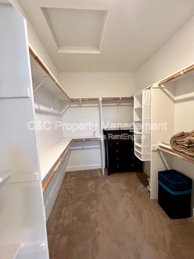 Building Photo - 215 9th St