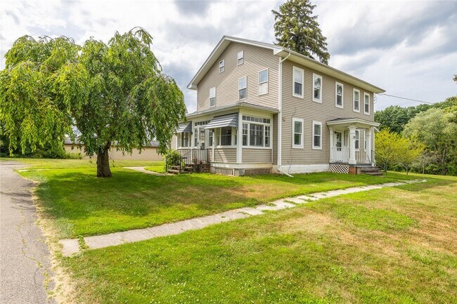 Building Photo - 757 Holt Rd