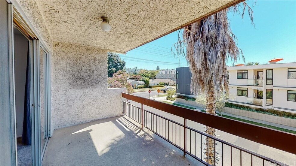 Building Photo - 12157 Moorpark St