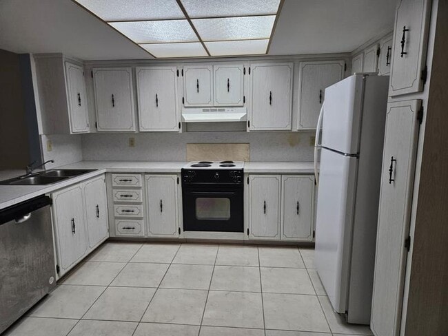 Building Photo - 7904 NW 70th Ct