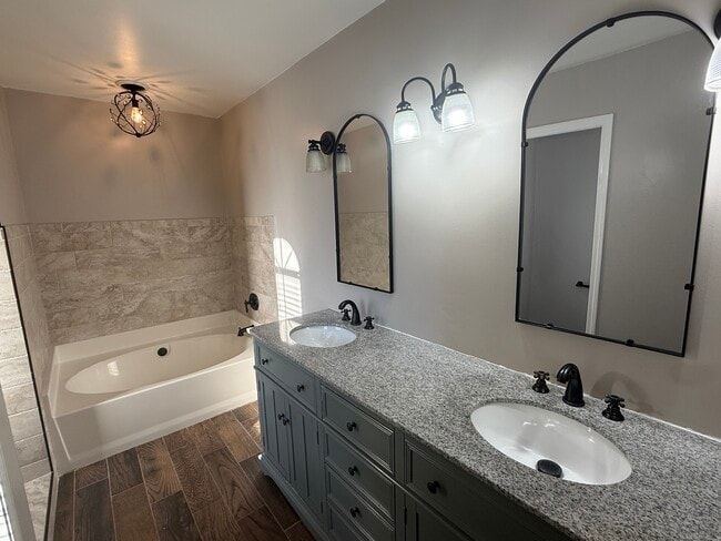 Building Photo - 8511 Stonebridge Dr