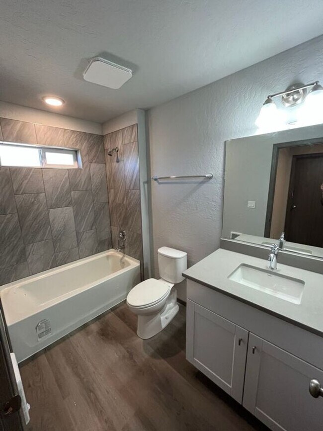 Building Photo - 1306/1308 E Farwell