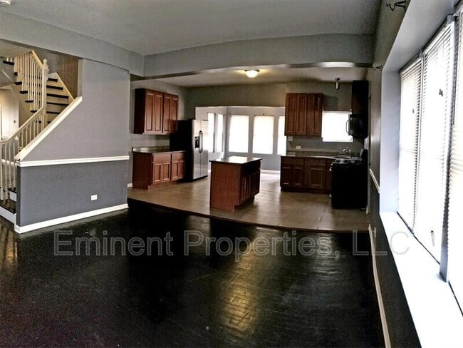 Building Photo - 7432 S Oglesby Ave