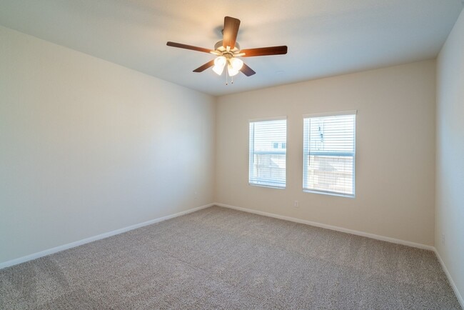 Building Photo - 612 LT Rusty Dr