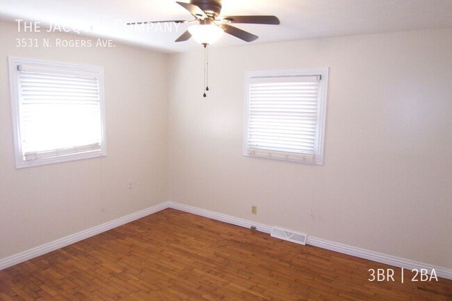 Building Photo - Two Large Living Areas in this 3 Bedroom 1...