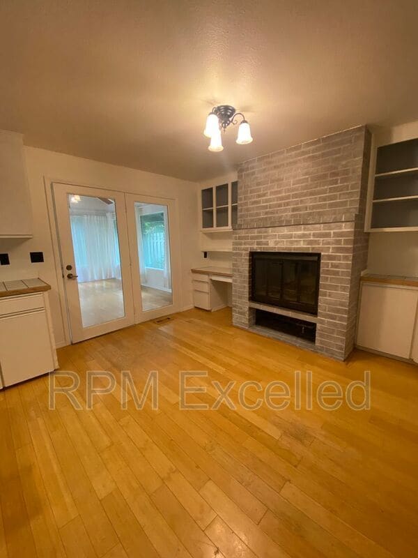 Building Photo - 32229 2nd Ave SW