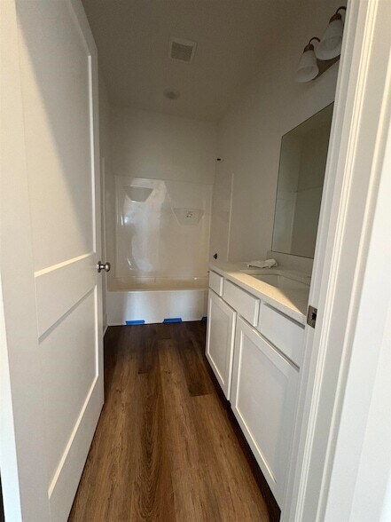 Building Photo - 4833 N Vassar Ave