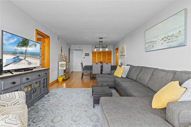 Building Photo - 3675 N Country Club Dr