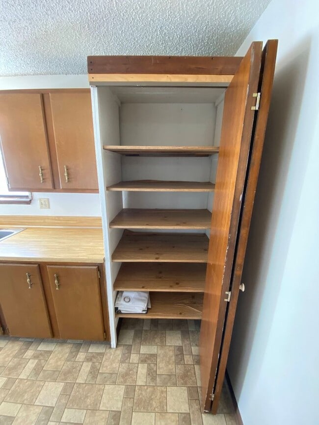 Building Photo - Cozy 3 Bedroom 1 Bath Home with Large Yard & 1 Car Attached Garage