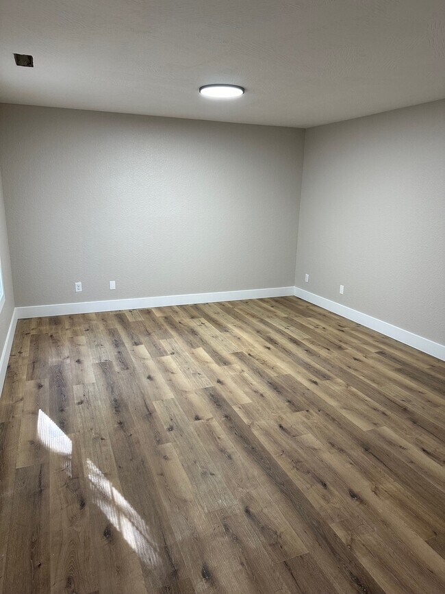 Bed 1 - 449 W Lombard St