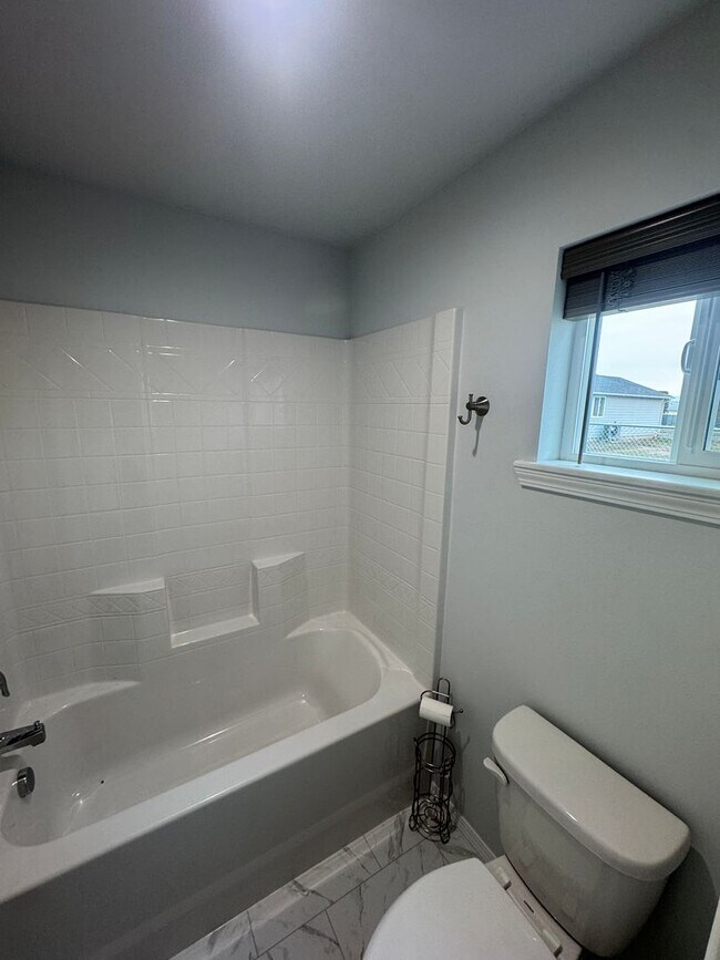 Building Photo - 2005 Ledwich Ave