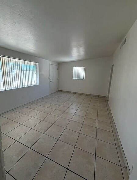 Building Photo - 419 E Alturas St