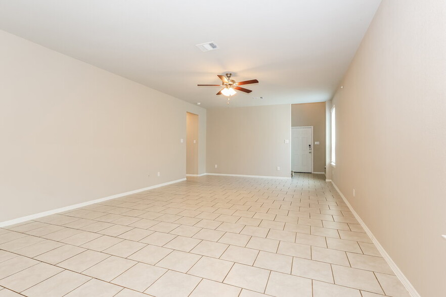 Building Photo - 25726 Northpark Palm Dr