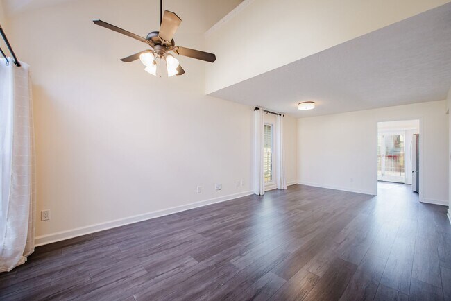 Building Photo - Move-in-ready 3 bed / 3 Full Bath In Louisville's Four Seasons — Fully Updated, No Carpet, Fiber ...