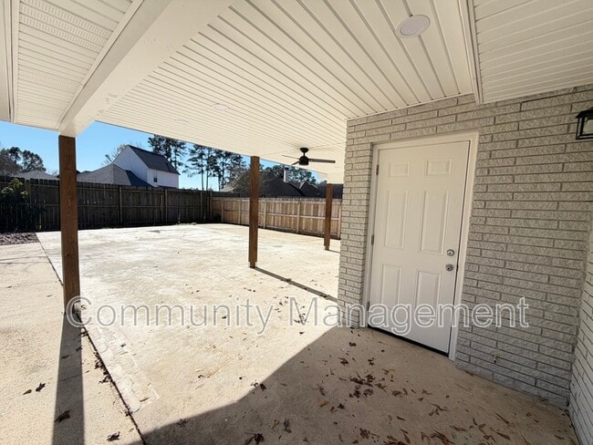 Building Photo - 122 Joan St