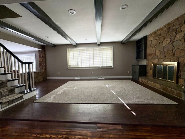 Building Photo - 4 Bedroom Single Family Home Available in ...