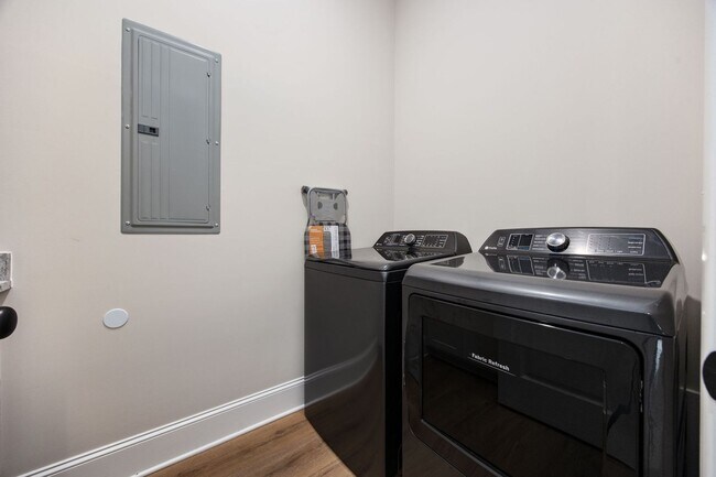 Building Photo - All Inclusive Seasonal Rental in the Beaut...