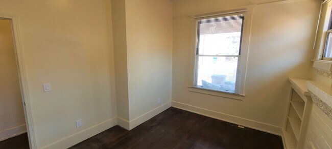 Building Photo - Euclid Ave - A 4 bedroom 2 bathroom Histor...