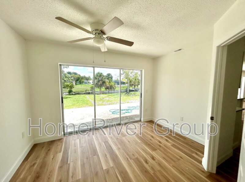 Building Photo - 565 Clearview Dr