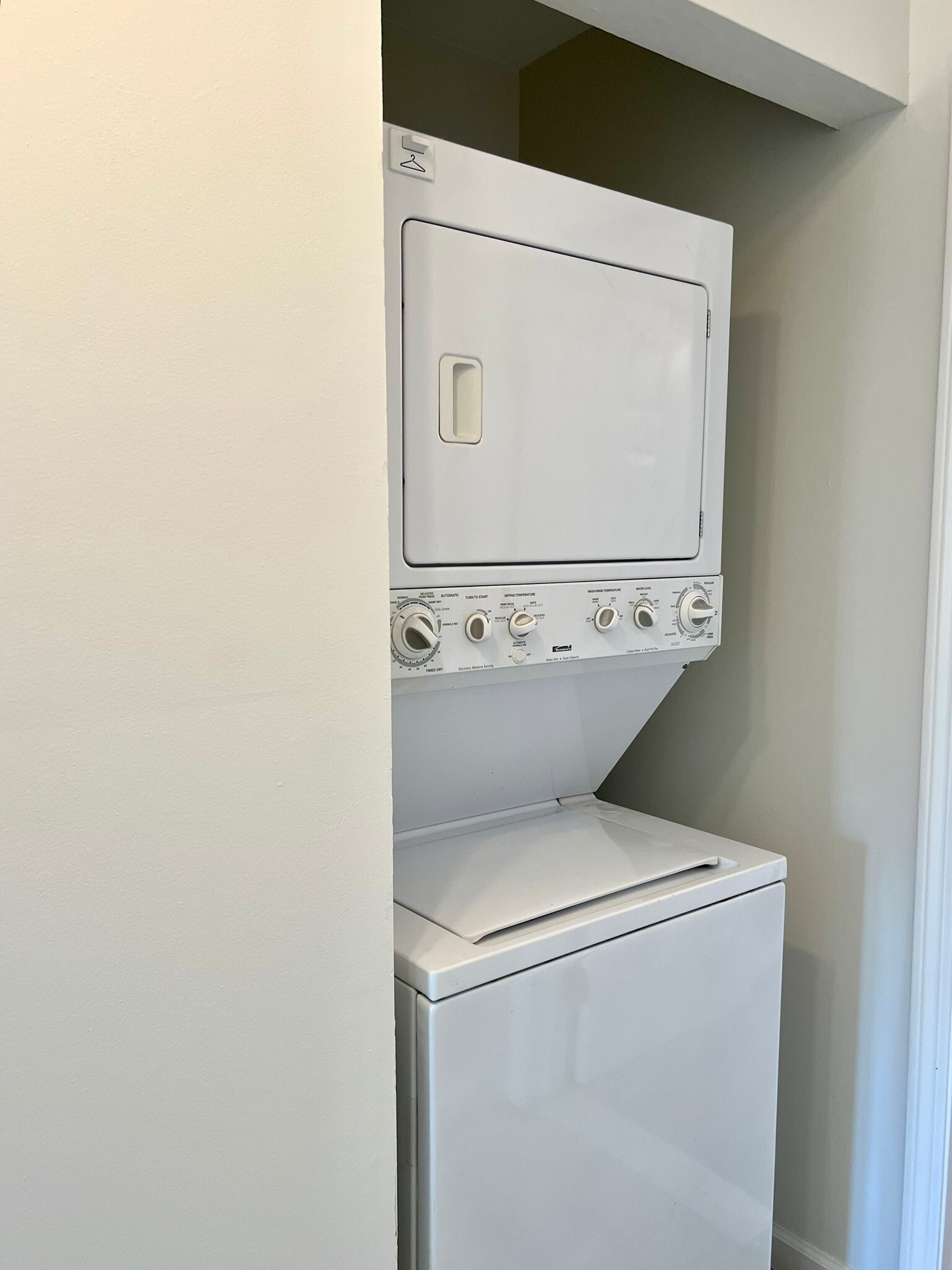 Building Photo - 171 Clark St