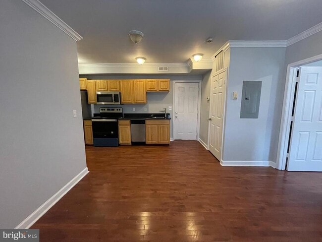 Building Photo - 1700 Capitol Ave NE