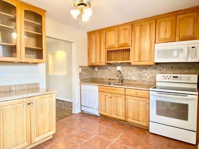 Building Photo - 5514 Chillum Pl NE