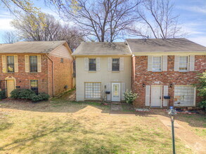 Building Photo - Look at this Charming 2 Bed, 2 Bath Midtow...