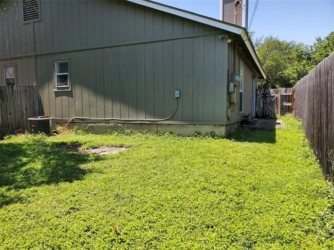Building Photo - 505 Greenlawn Blvd