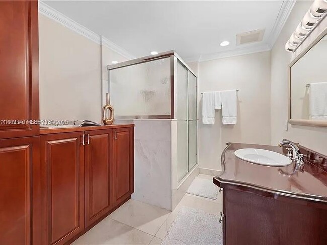 Building Photo - 5371 N Bay Rd