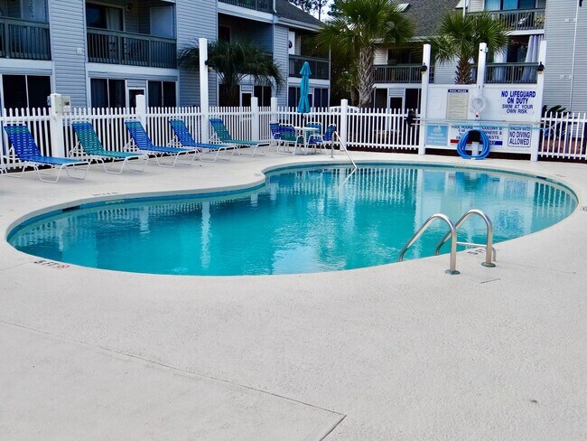 Building Photo - Beautifully Remodeled and Furnished Rental...