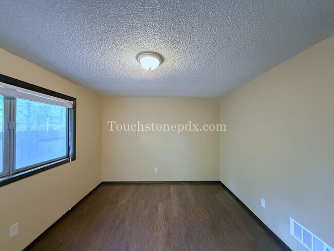 Building Photo - 2024-DIVIS