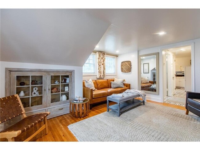 Building Photo - 538 4th Ave NW