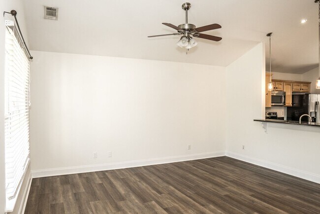 Building Photo - Three Bedroom Home in Hearthstone Lakes Co...