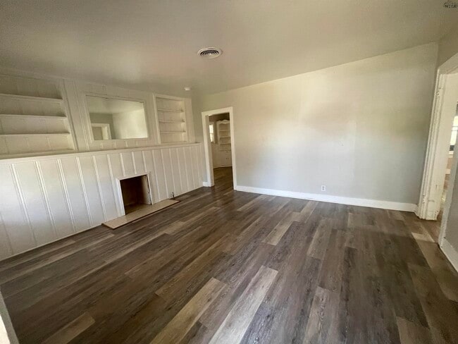 Building Photo - 2107 Joline St