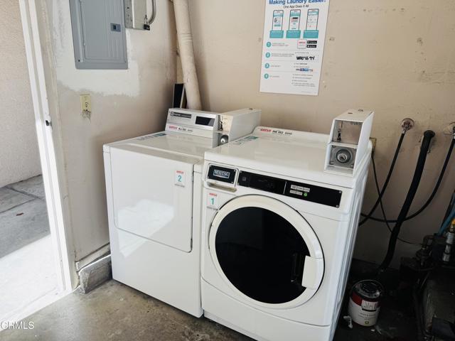 Building Photo - 48 S Oak Ave