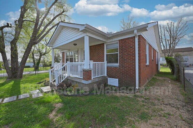 Building Photo - 501 Small St