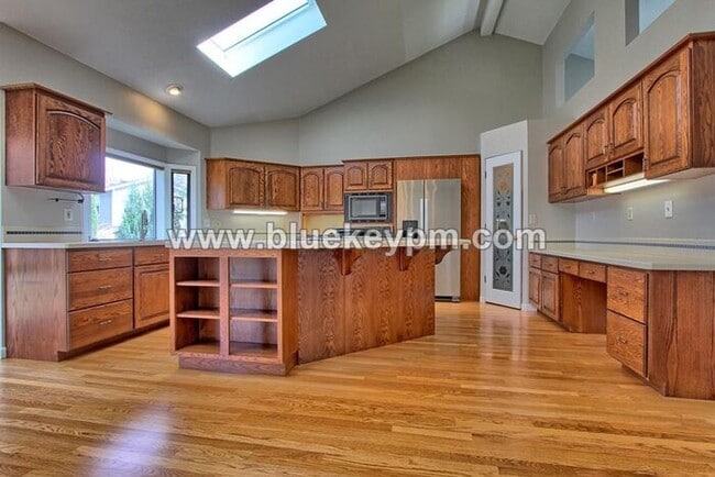 Building Photo - Luxury 3 Bed, 2.5 Bath Home in Beaverton with Large Yard and Bonus Room