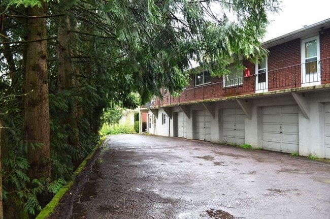 Building Photo - West Slope Charmer With Hardwood Floor - W...