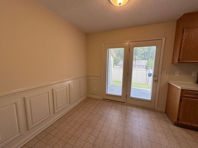 Building Photo - Charming & Private Townhouse in NW Hickory – 2BR, 1.5BA, Prime Location - No Pets