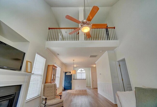 Building Photo - 3 Bedroom Townhouse in North Suffolk