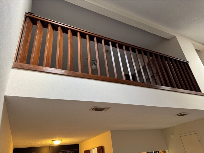 Building Photo - 13784 Hollowgreen Dr