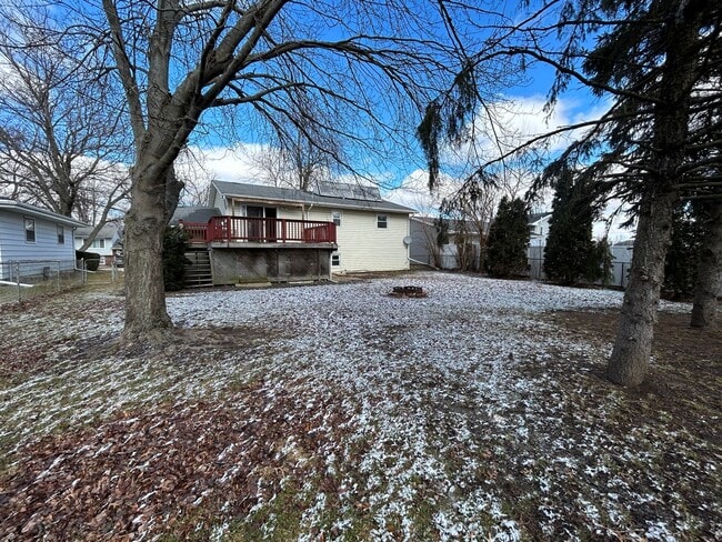 Building Photo - 1827 Jacobssen Dr