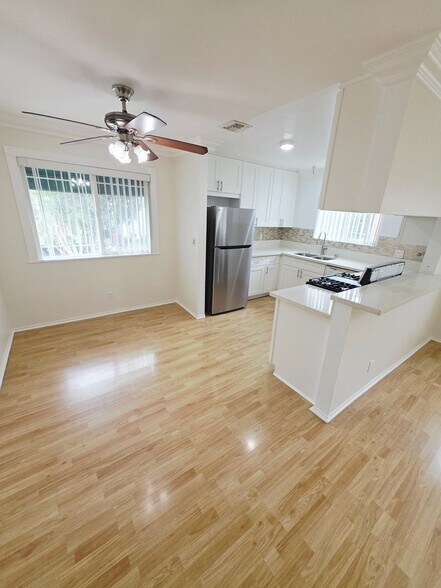 Building Photo - 319 Concord St