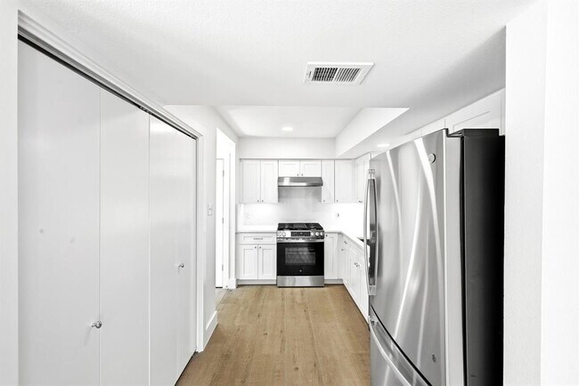 Building Photo - 6202 Laurel Valley Dr