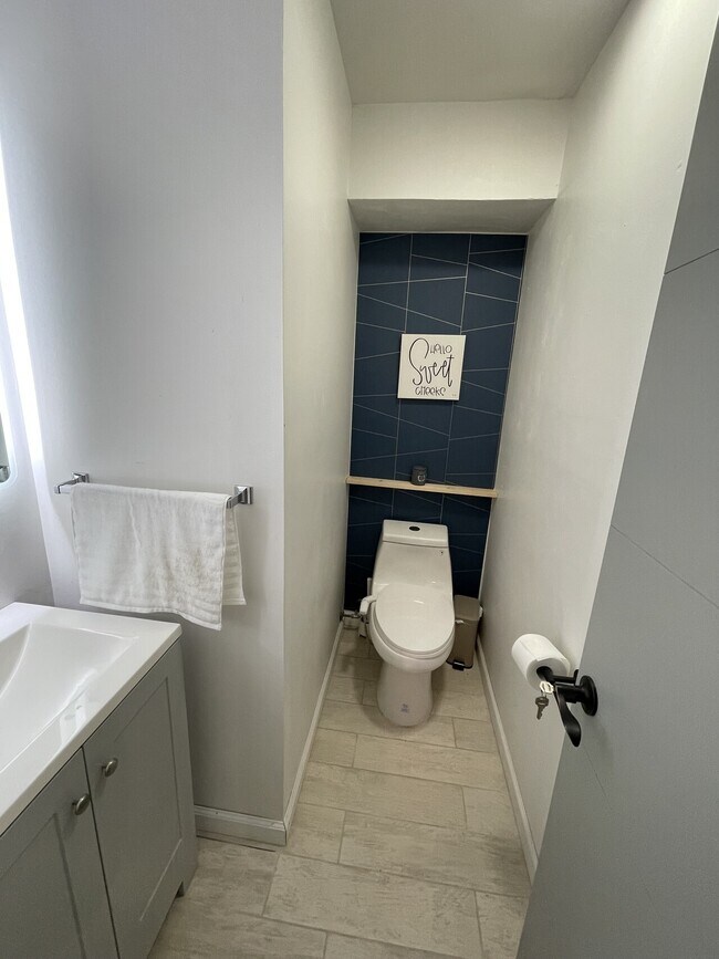 Building Photo - Rooms For Rent