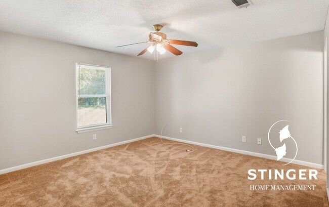 Building Photo - 31 Harding St